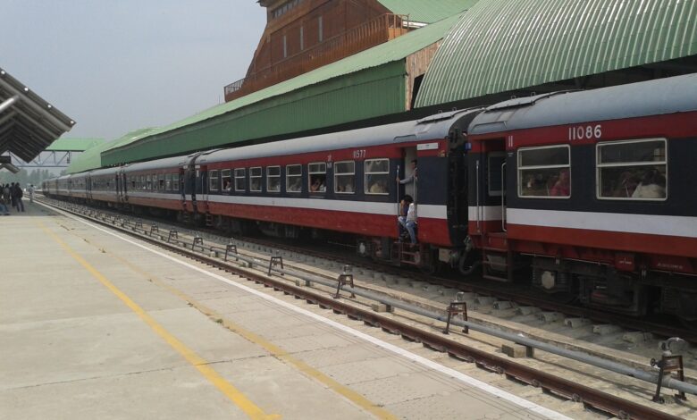 Train in Kashmir 2014 08 10 23 41