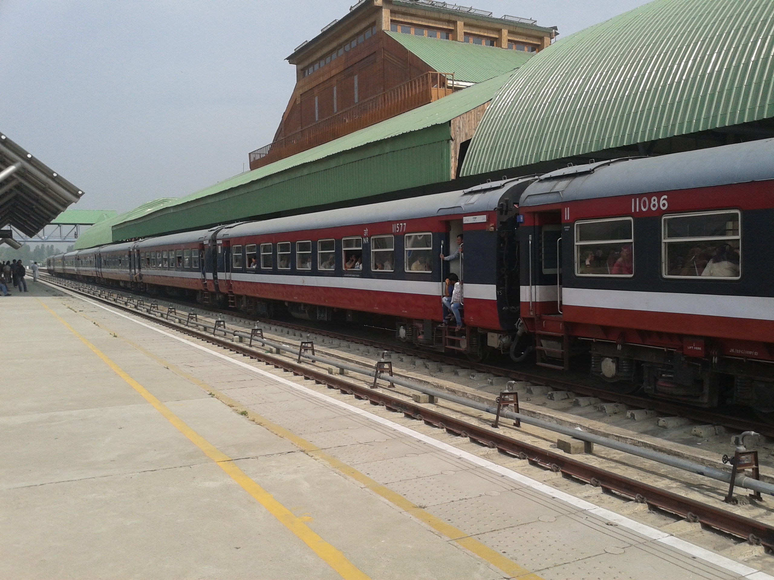Train in Kashmir 2014 08 10 23 41