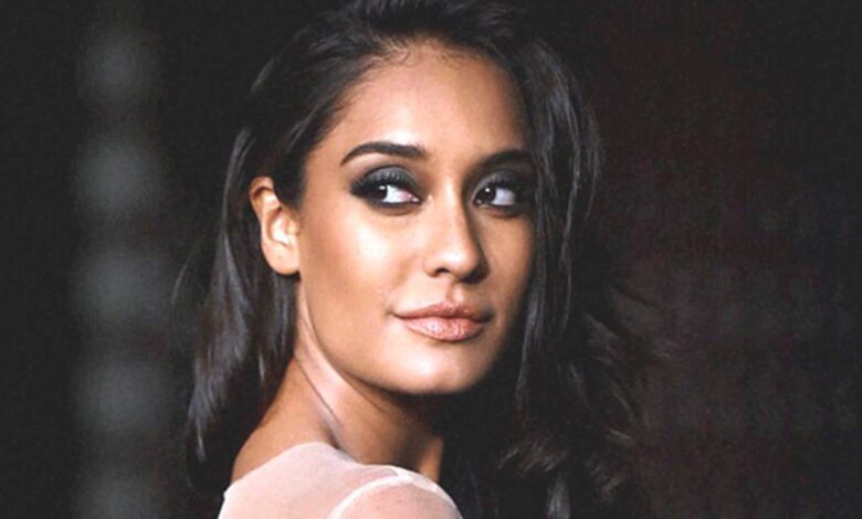 lisa haydon 1200